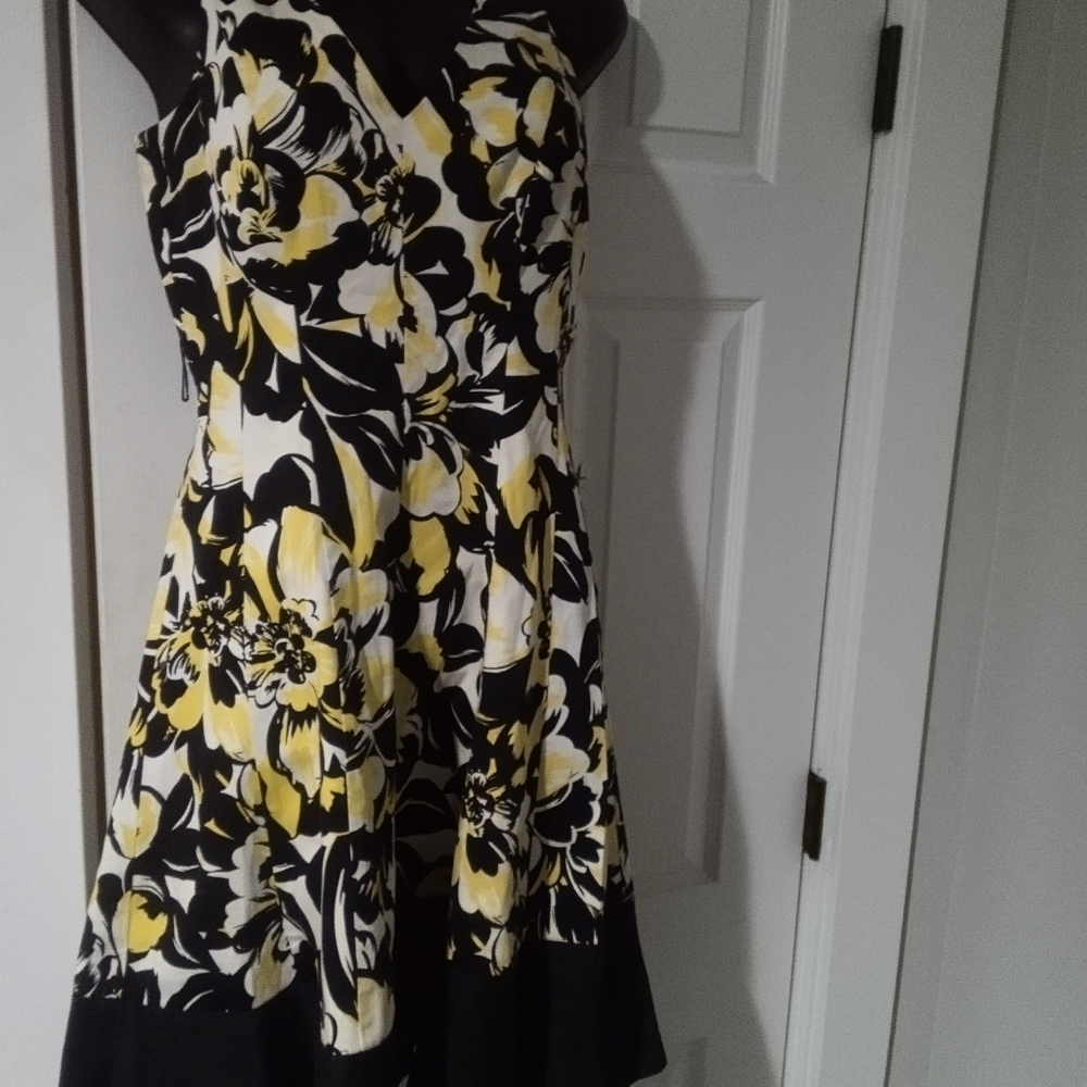Pre-loved Women's Nine West Floral Print dress Sz 6